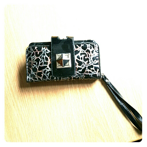 Buckle wallet or wristlett - Picture 1 of 3