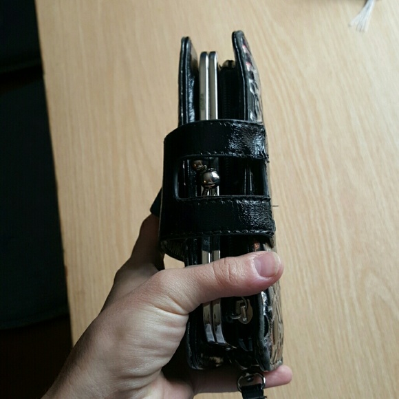 Buckle wallet or wristlett - Picture 2 of 3