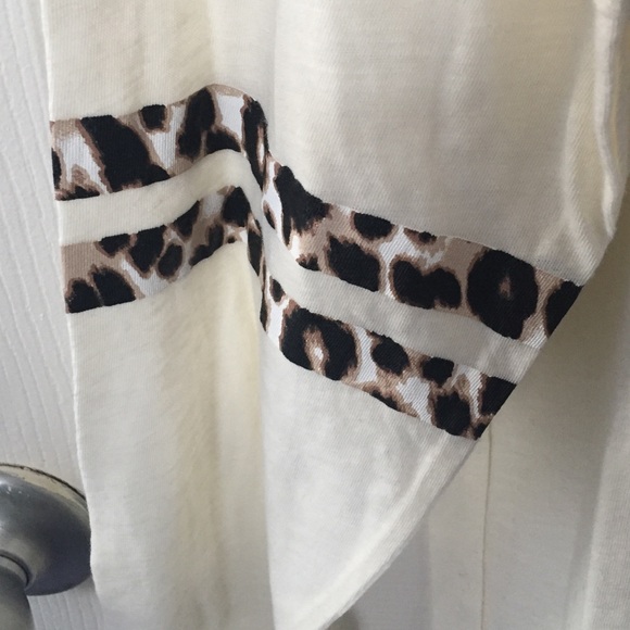 🔴SOLD🔴leopard striped varsity crew from VS PINK - Picture 2 of 4