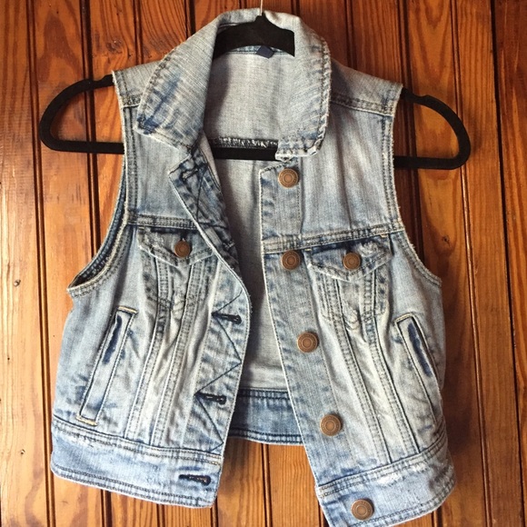 American Eagle Jean Vest - Picture 2 of 3