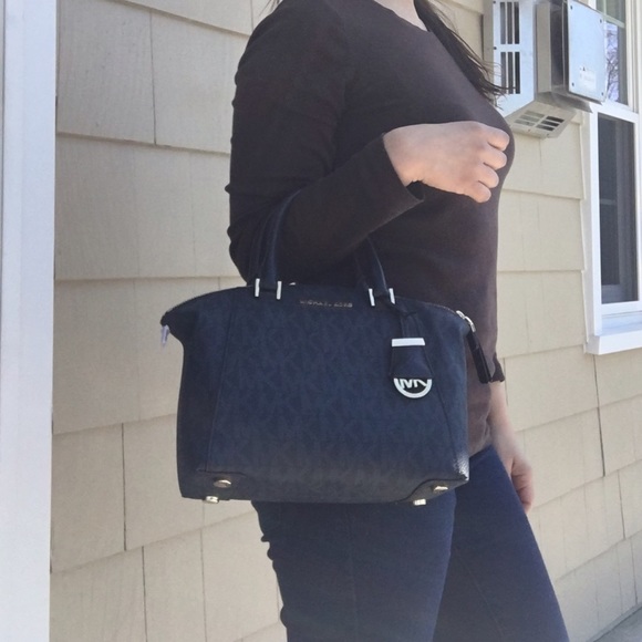 MK Navy Blue Riley small satchel - Picture 2 of 4