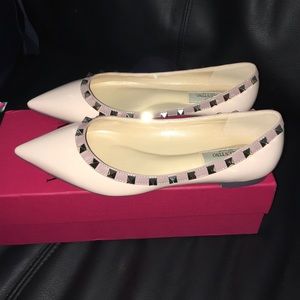 Valentino Flat
