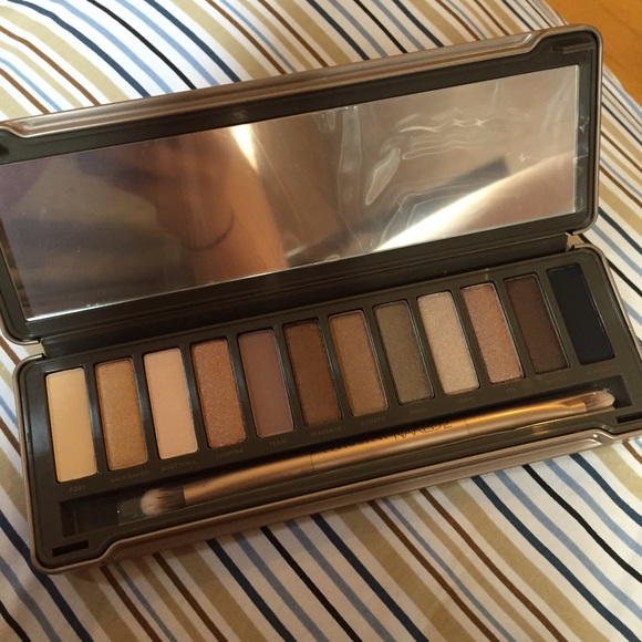 $45 New Urban Decay Naked 2 Palette - Picture 2 of 4