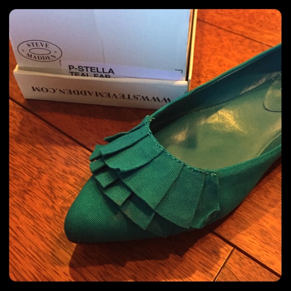 Steve Madden flats new