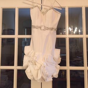 Short, white,strapless prom dress