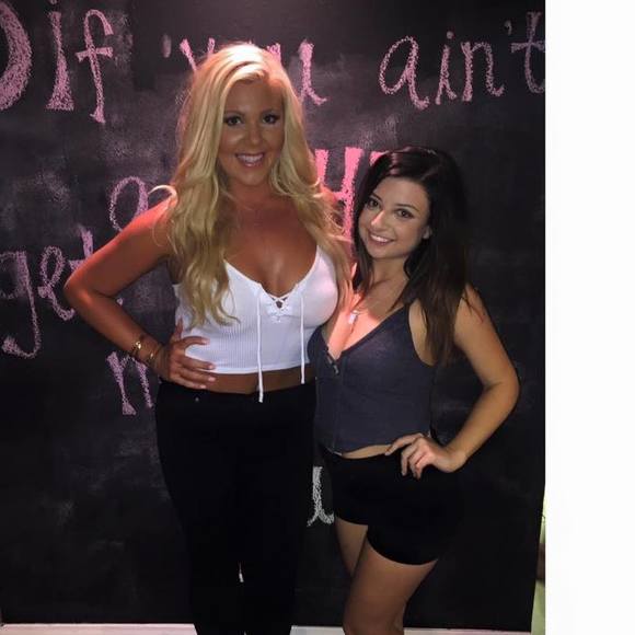 Meet your Posher, Brooke