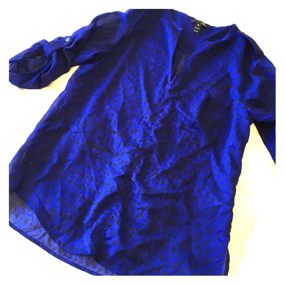 M Aqua blue and black triangle blouse