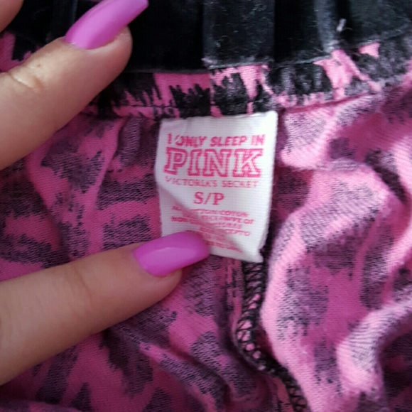 Vs pink shorts - Picture 2 of 2