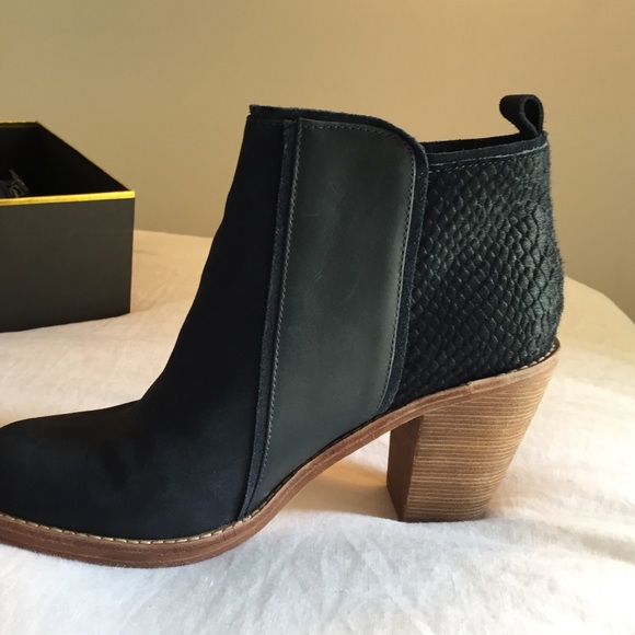 Matt Bernson Navy Ankle Boots - Picture 3 of 3