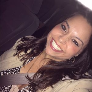 Meet your Posher, Alicia