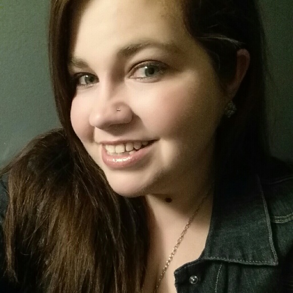 Meet your Posher, April - Picture 1 of 1