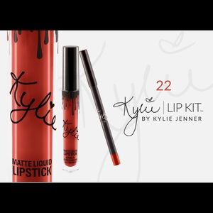 Kylie Cosmetics. 22