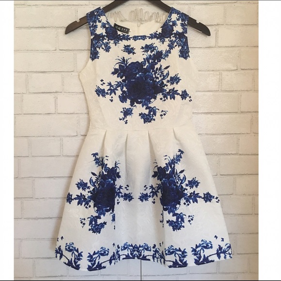 20% off ONE Left Blue Floral Fit & Flair Dress - Picture 2 of 4