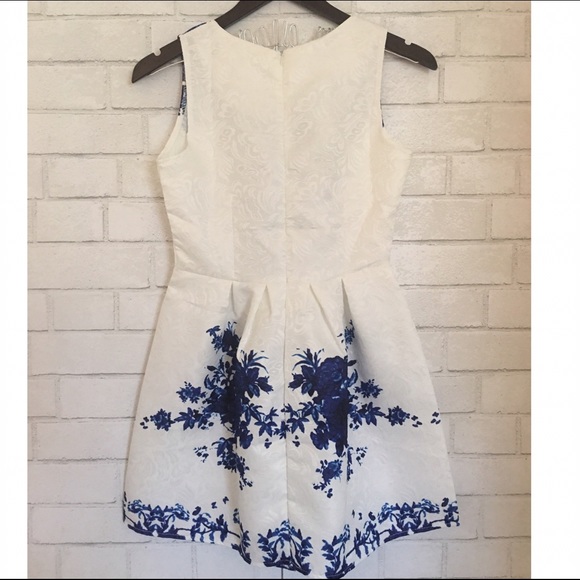 20% off ONE Left Blue Floral Fit & Flair Dress - Picture 4 of 4