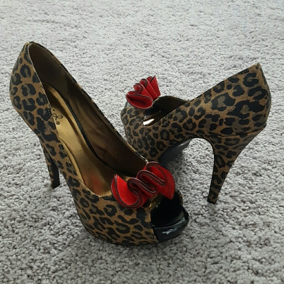 Sexy leopard stilettos Qupid 6.5 NEW