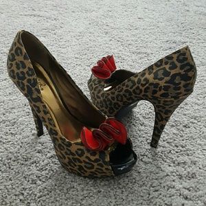 Sexy leopard stilettos Qupid 6.5 NEW