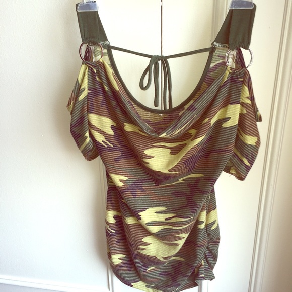 Camo Off the Shoulder Shirt Small