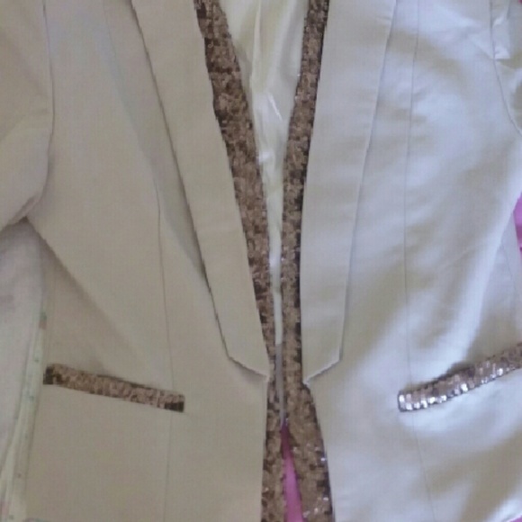 Blazer with beautiful detail..