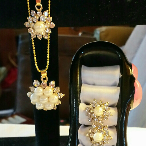 Crystal snow flower necklace & Earings