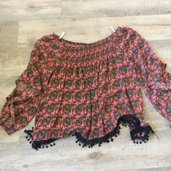 Off the shoulder LF shirt