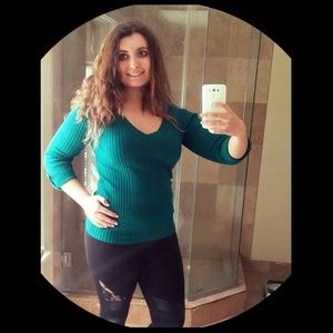 Green slimming sweater