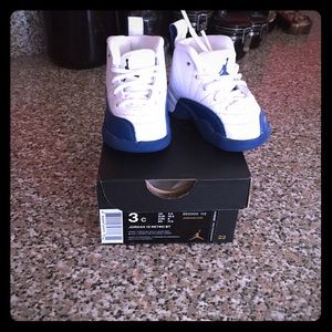 Infant Jordan retro 12 French blue and White