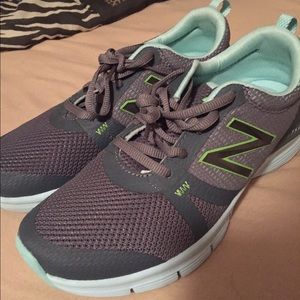 New Balance 715 Women's Cross Training Sneakers