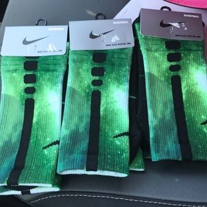 1 PAIR Nike elite dig socks! SOLD ON MERC