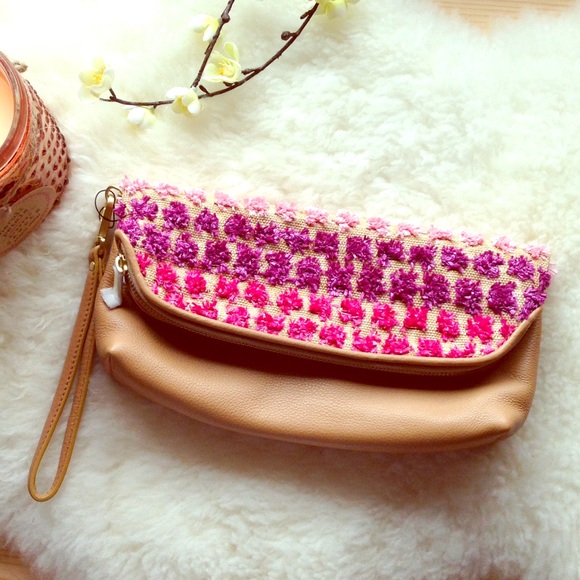Fossil Handbags - ✨ Gorgeous NEW Fossil Leather Preston clutch ✨👝