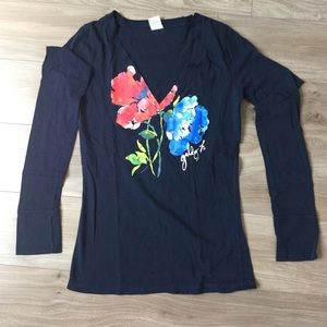Gilly Hicks V-shape long sleeve tee