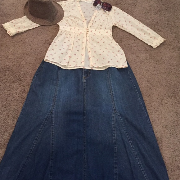 Gloria Vanderbilt Maxi Jean Skirt