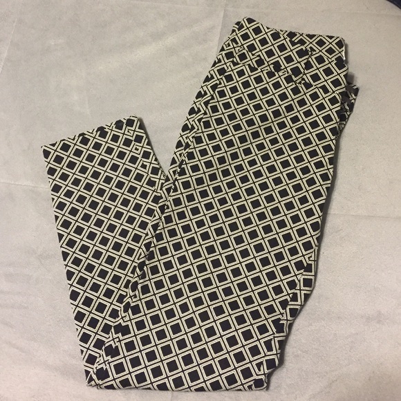 Old Navy Black and White Pixie Pants