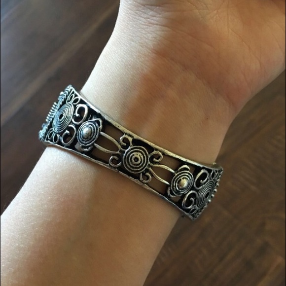 💟Last 2!💟 Large Turquoise Hinge Bracelet - Picture 2 of 4