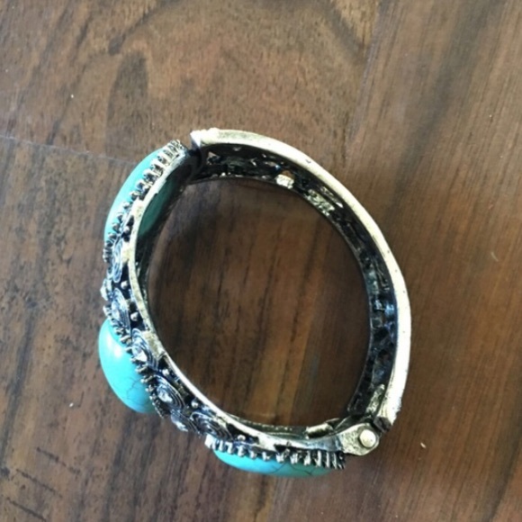 💟Last 2!💟 Large Turquoise Hinge Bracelet - Picture 3 of 4