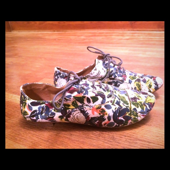 Floral Gianni Bini shoes - Picture 1 of 3