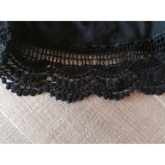 ❗️CLEARANCE❗️Black Crochet Lace Short Extender M - Picture 2 of 2