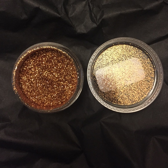 Gorgeous gold glitter! Perfect for eye makeup!