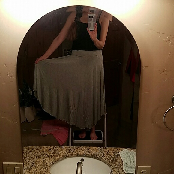 Last 1! soft maxi gray asymmetrical skirt - Picture 3 of 8