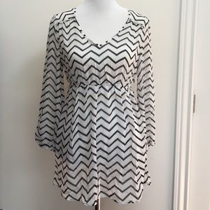 Maternity chevron print long sleeve top