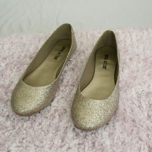 Gold flat shoes