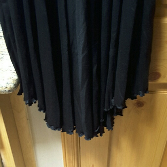 Last 1 Soft black Maxi asymmetrical skirt, gray 2 - Picture 3 of 4