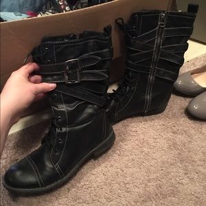 Groove boots combat type style black size 9