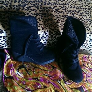 Fleece lined wedge booties