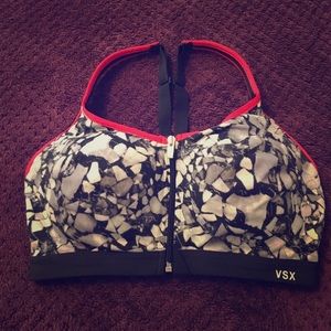 VSX Knockout Front Close Sport Bra