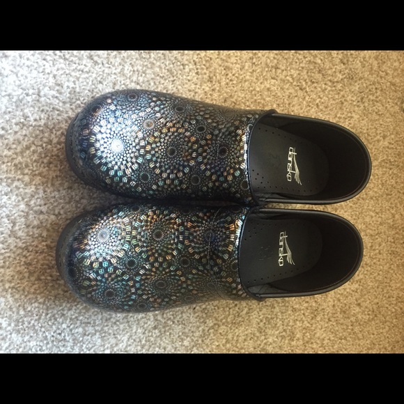 🎀SALE🎀Brand new size 38 Dansko clogs!
