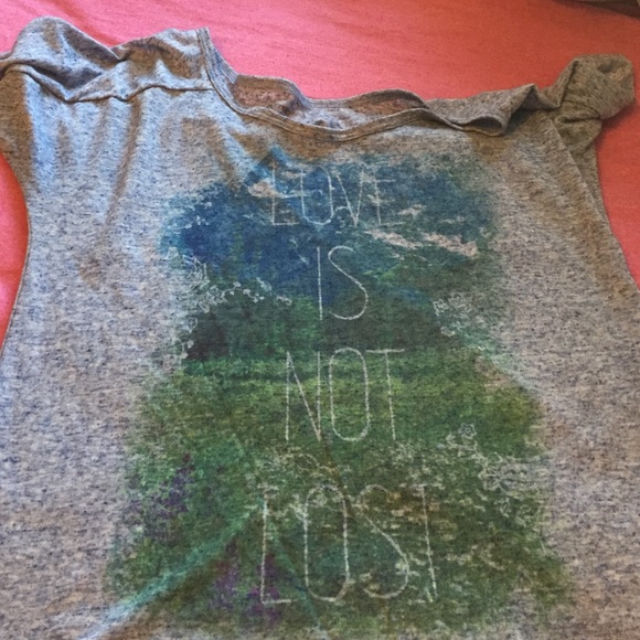 Loose shirt