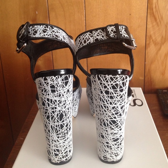 GX by Gwen Stefani Overt Platform Sandal - Picture 2 of 4