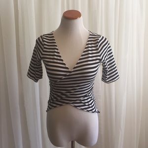 💗🎉HP 👯🍾 Black & white striped top