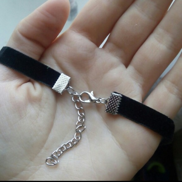 90s Grunge Velvet Choker - Picture 4 of 4