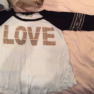 Love graphic tee